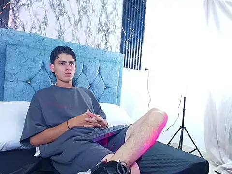 Snapshot of Damnian_xx chatting on March 3, 8:49 pm Damnian xx online show from March 3, 8:49 pm