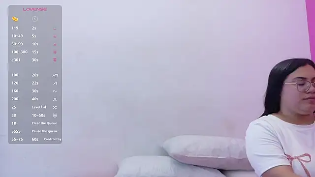 curvybuffgirllll online show from March 11, 8:03 pm