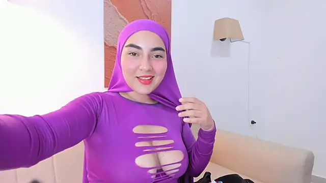 Snapshot of Malika_Noor chatting on June 12, 9:01 pm Malika Noor online show from June 12, 9:01 pm