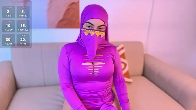 Snapshot of Malika_Noor chatting on February 23, 1:55 pm Malika Noor online show from February 23, 1:55 pm