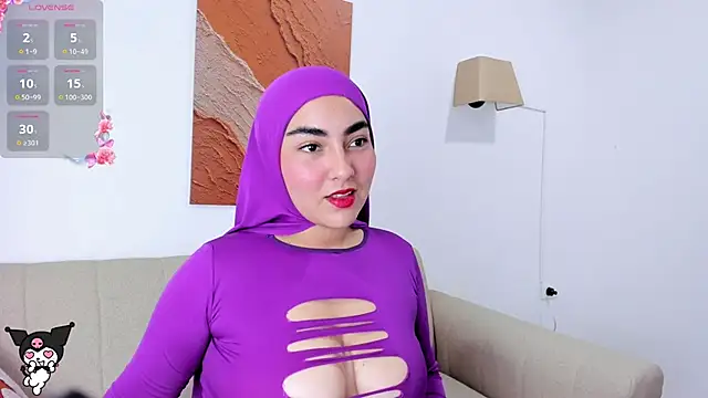 Malika Noor online show from May 30, 3:17 pm