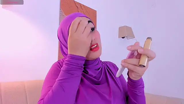 Snapshot of Malika_Noor chatting on July 13, 4:28 pm Malika Noor online show from July 13, 4:28 pm