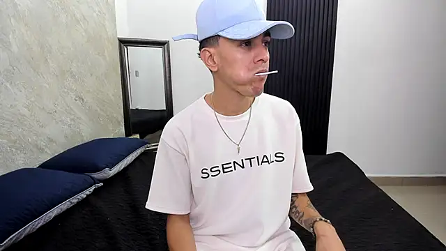 Snapshot of Mick-lollipop chatting on February 24, 7:26 pm Mick-lollipop online show from February 24, 7:26 pm