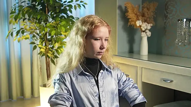 Snapshot of AmalElway chatting on February 21, 9:44 am AmalElway online show from February 21, 9:44 am