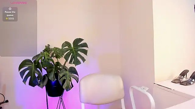 Snapshot of Emma_Dancer chatting on July 16, 1:30 pm Emma Dancer online show from July 16, 1:30 pm