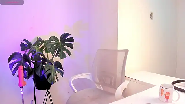 Snapshot of Emma_Dancer chatting on July 8, 1:12 pm Emma Dancer online show from July 8, 1:12 pm