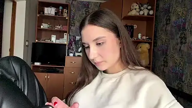 poly princess online show from April 9, 12:00 pm