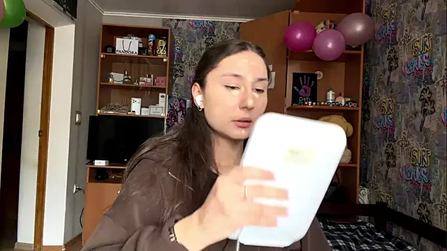 poly princess online show from February 26, 10:15 am