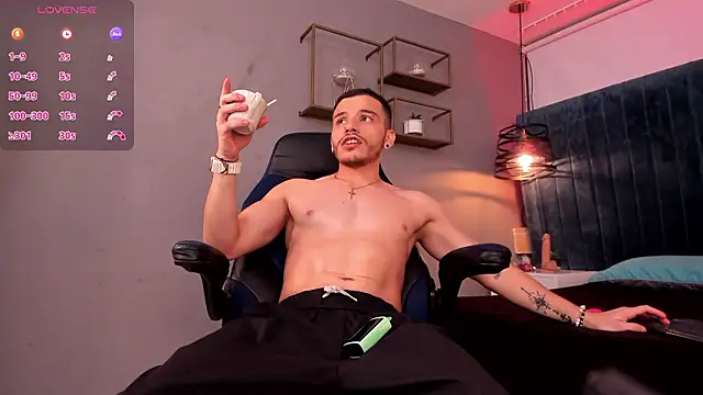 Snapshot of liam_es chatting on February 27, 2:01 am liam es online show from February 27, 2:01 am