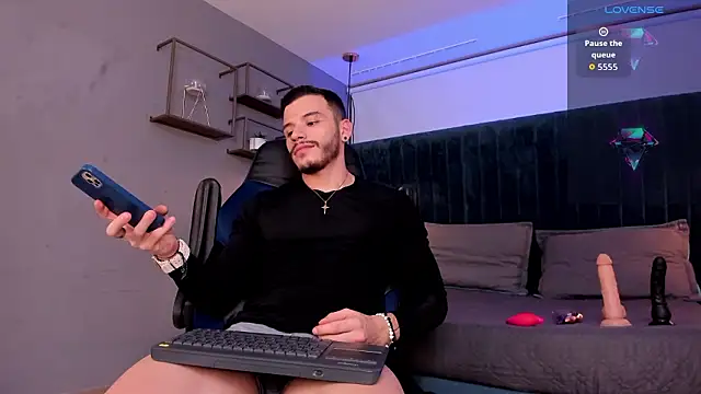 liam es online show from March 22, 2:37 am