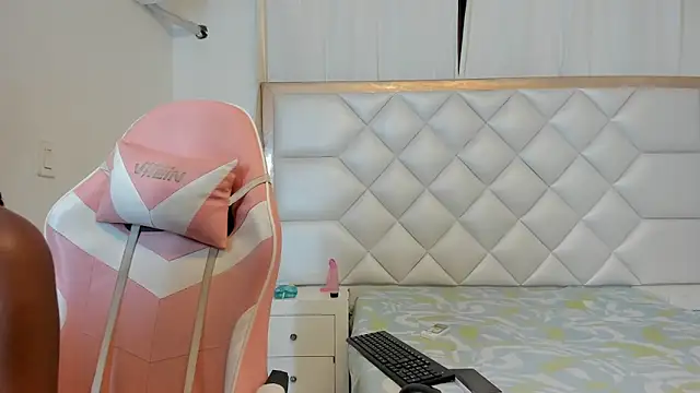 michelleblair1 online show from March 25, 1:32 pm