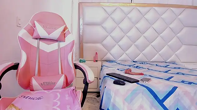 michelleblair1 online show from March 29, 1:13 pm