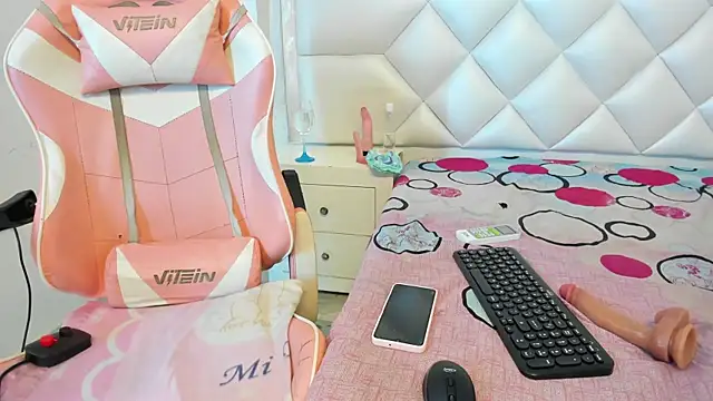 michelleblair1 online show from July 6, 1:07 pm