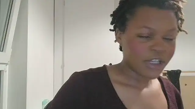 Snapshot of DolliaStarz chatting on March 2, 6:26 pm DolliaStarz online show from March 2, 6:26 pm