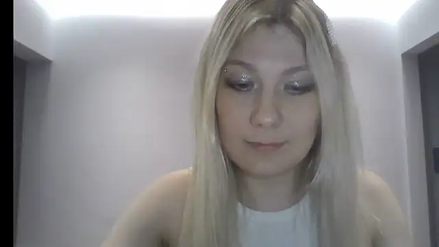 Foxy Bright online show from March 12, 7:40 pm