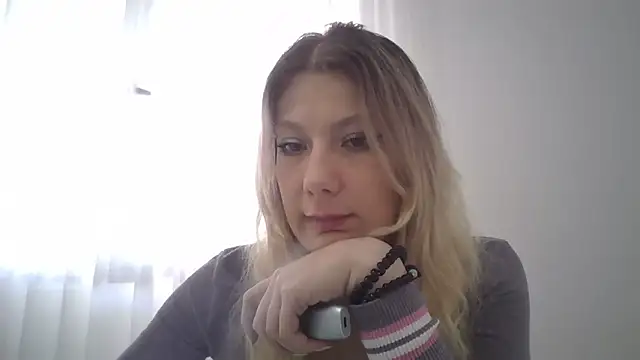 Snapshot of Foxy_Bright chatting on February 28, 12:38 pm Foxy Bright online show from February 28, 12:38 pm