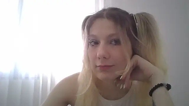 Snapshot of Foxy_Bright chatting on March 1, 12:38 pm Foxy Bright online show from March 1, 12:38 pm