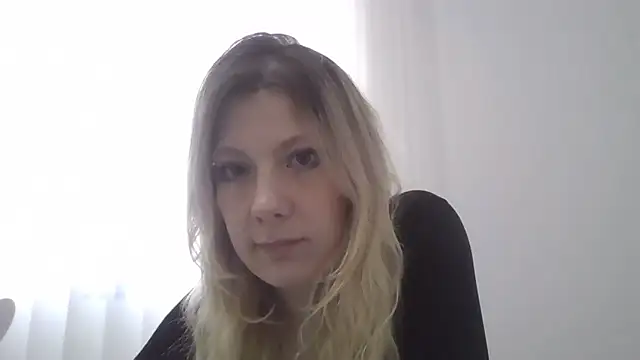 Snapshot of Foxy_Bright chatting on February 26, 1:44 pm Foxy Bright online show from February 26, 1:44 pm