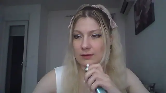 Foxy Bright online show from March 20, 7:37 pm