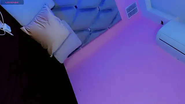 Daniiela Ember online show from March 28, 11:11 am