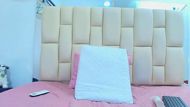 Snapshot of Lana_Sliim chatting on February 26, 12:16 pm Lana Sliim online show from February 26, 12:16 pm