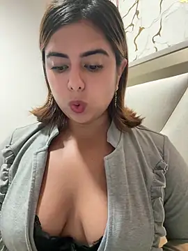 Lilithgomez  online show from April 18, 1:30 am