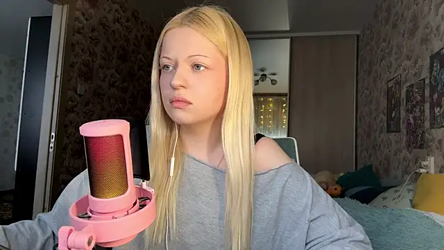 Snapshot of JeneeBIanks chatting on February 25, 12:38 pm JeneeBIanks online show from February 25, 12:38 pm