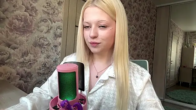 JeneeBIanks online show from April 3, 12:11 pm