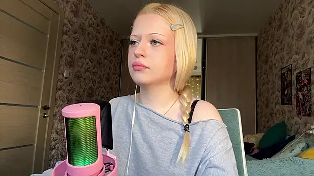 JeneeBIanks online show from March 14, 11:38 am