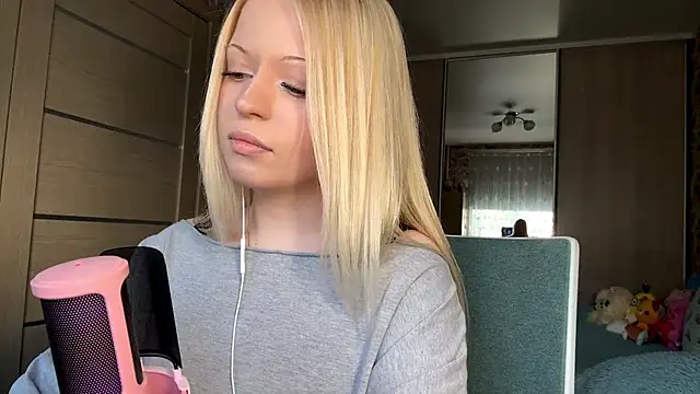 JeneeBIanks online show from March 15, 12:45 pm