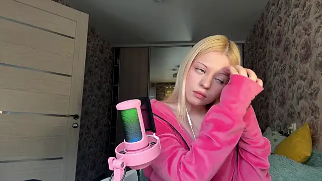 Snapshot of JeneeBIanks chatting on February 20, 11:12 am JeneeBIanks online show from February 20, 11:12 am