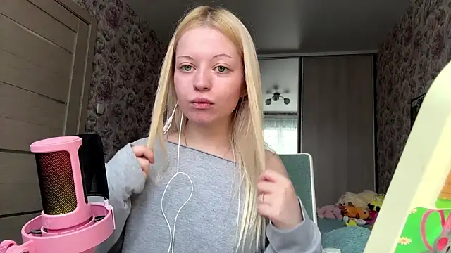 Snapshot of JeneeBIanks chatting on March 1, 9:09 am JeneeBIanks online show from March 1, 9:09 am