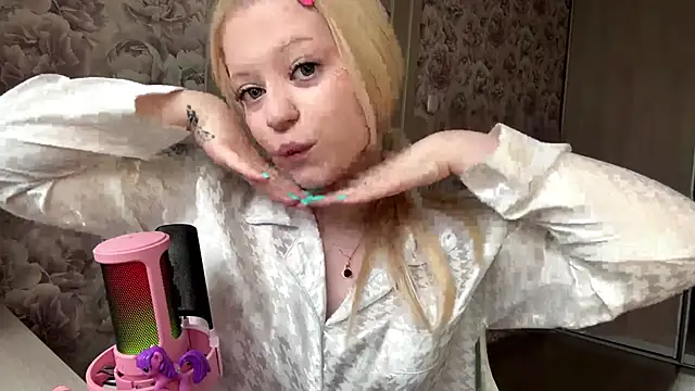 JeneeBIanks online show from April 5, 10:11 am