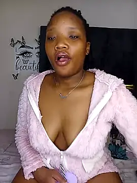 Snapshot of Divine_Beautyxx chatting on May 11, 4:58 am Divine Beautyxx online show from May 11, 4:58 am