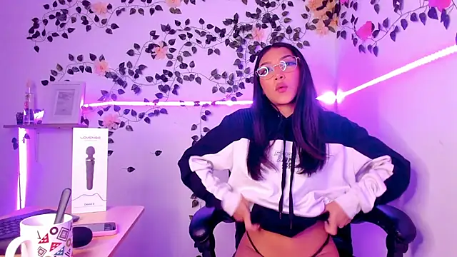 jaulyn 18 online show from April 17, 4:21 pm