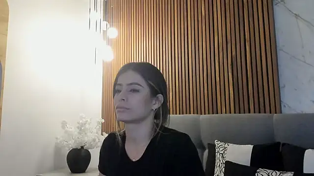 Snapshot of Amara_Velvet_ chatting on June 21, 4:02 pm Amara Velvet online show from June 21, 4:02 pm