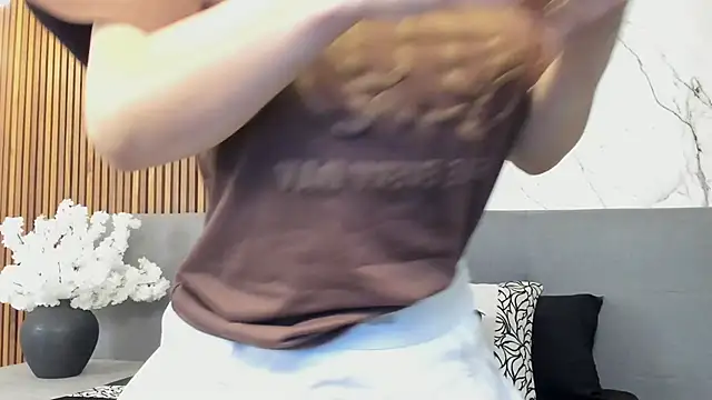 Snapshot of Amara_Velvet_ chatting on June 20, 8:36 pm Amara Velvet online show from June 20, 8:36 pm
