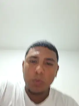 Snapshot of josua0429 chatting on March 1, 9:37 pm josua0429 online show from March 1, 9:37 pm