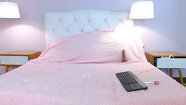 Persefyre online show from March 19, 11:32 am