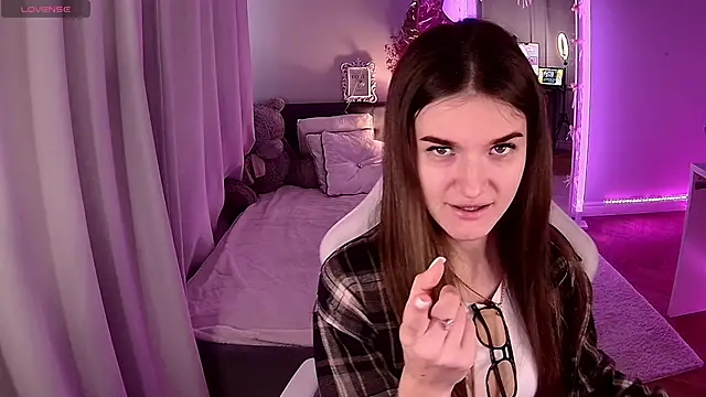 Ann Wood online show from March 4, 7:27 am