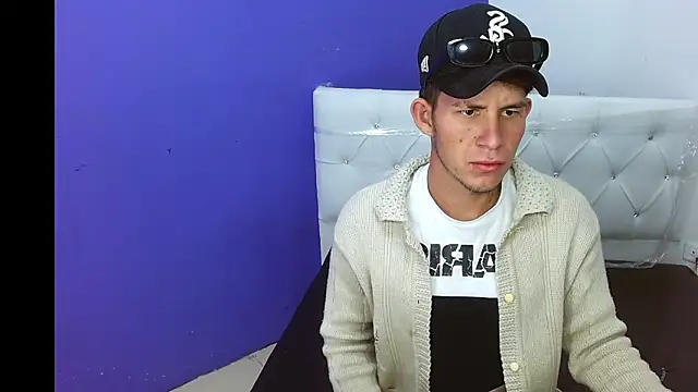 Snapshot of masterboyx chatting on February 27, 3:01 pm masterboyx online show from February 27, 3:01 pm