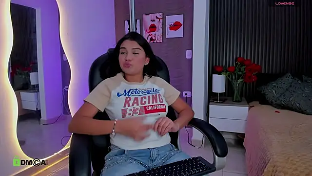 Snapshot of Tiphanysalvatore chatting on February 23, 8:20 pm Tiphanysalvatore online show from February 23, 8:20 pm