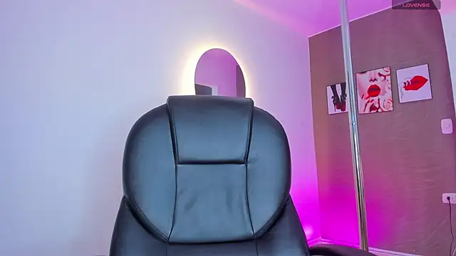 Snapshot of Tiphanysalvatore chatting on February 26, 7:36 pm Tiphanysalvatore online show from February 26, 7:36 pm