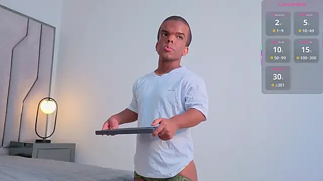 CHARLIE WALKERR online show from March 16, 8:22 pm