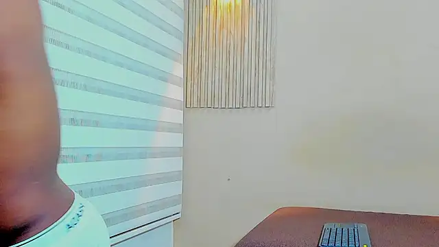 CHARLIE WALKERR online show from March 12, 7:40 pm