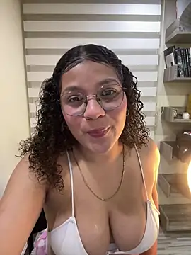 KendyLove  online show from May 13, 5:03 am