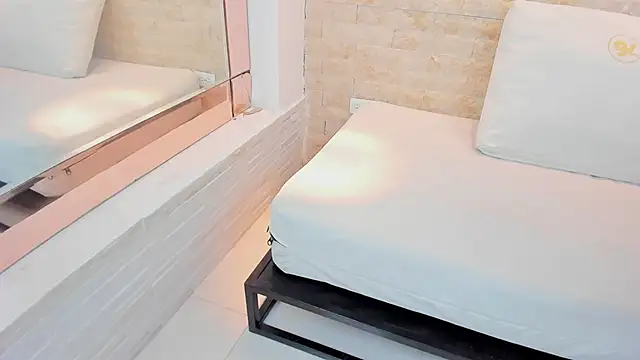 aitana cole online show from February 24, 3:40 am