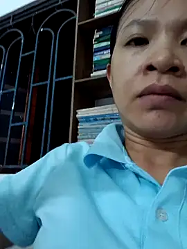 Snapshot of kieuqueen92 chatting on March 3, 1:29 pm kieuqueen92 online show from March 3, 1:29 pm