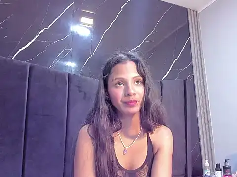 Juna Hyl online show from February 27, 2:01 am