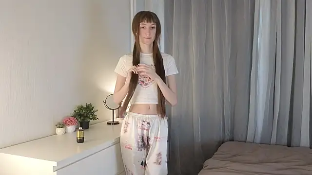 arina waifu online show from April 5, 3:30 pm